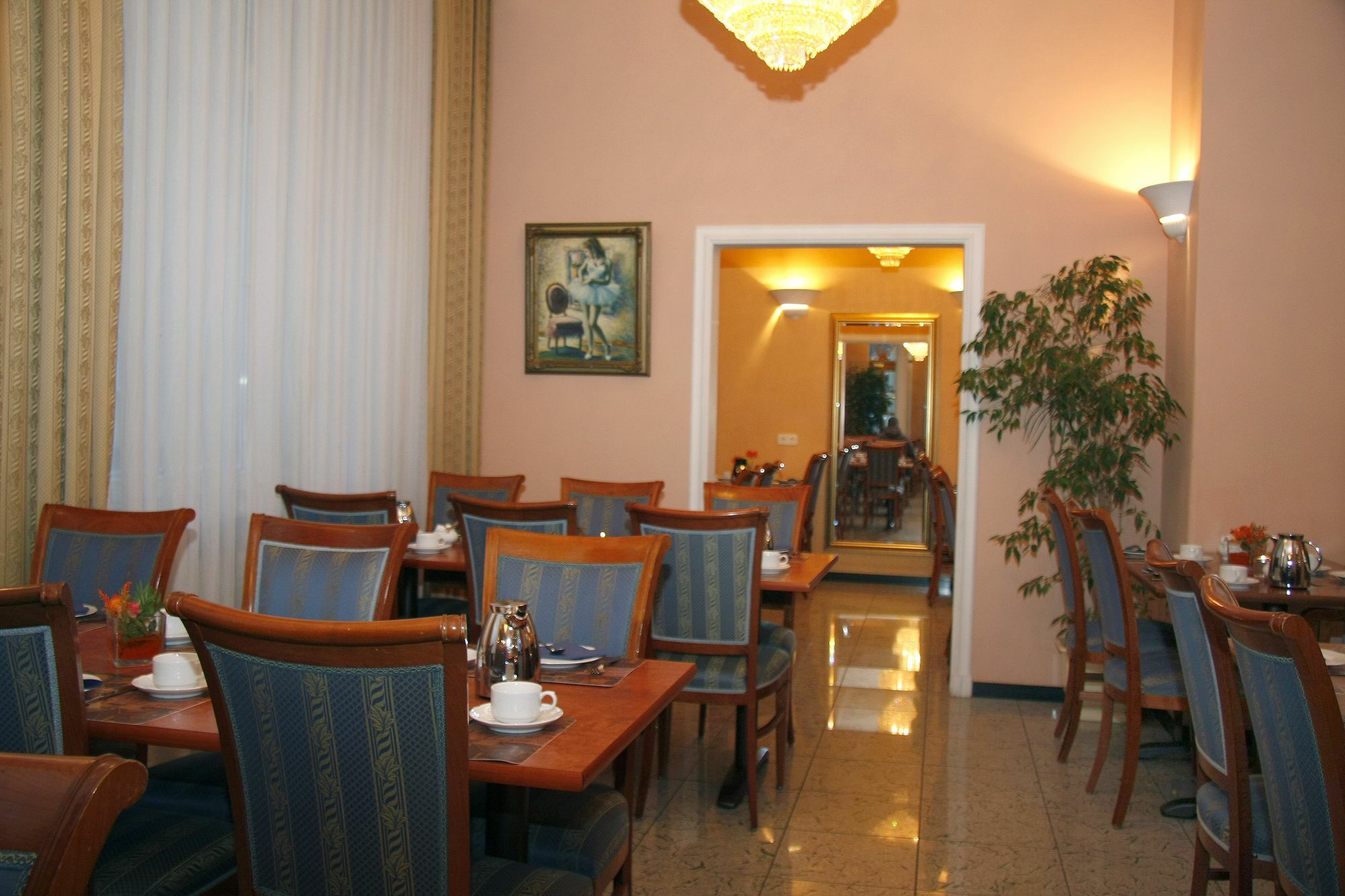 Apartment Hotel Kral - Business Hotel & Serviced Apartments Erlangen Luaran gambar